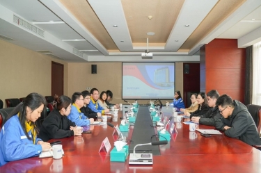 市委常委、宣傳部部長沈志鳳蒞臨景興紙業(yè)慰問高端人才